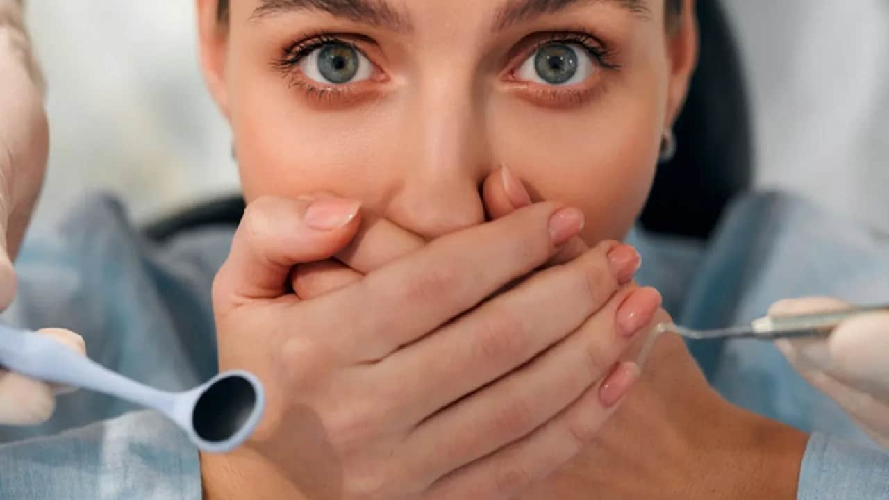 Opryszczka a dentysta: Odwołaj wizytę! Kiedy możesz wrócić?