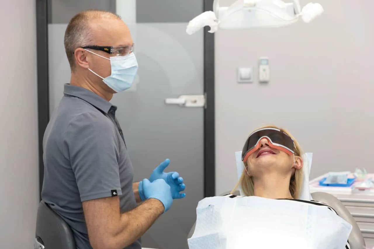 Jak nie bać się dentysty? Bezbolesne leczenie i spokój w gabinecie.